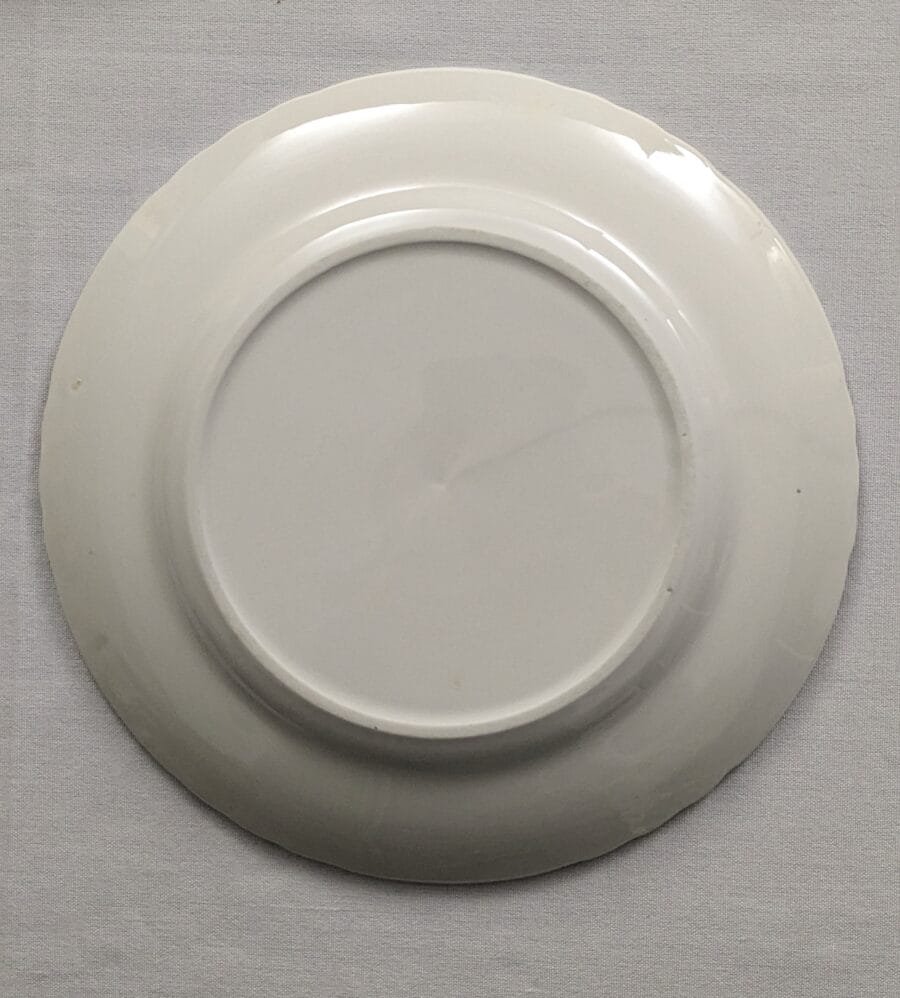 Assiette plate fleurie ancienne en faïence – Image 6