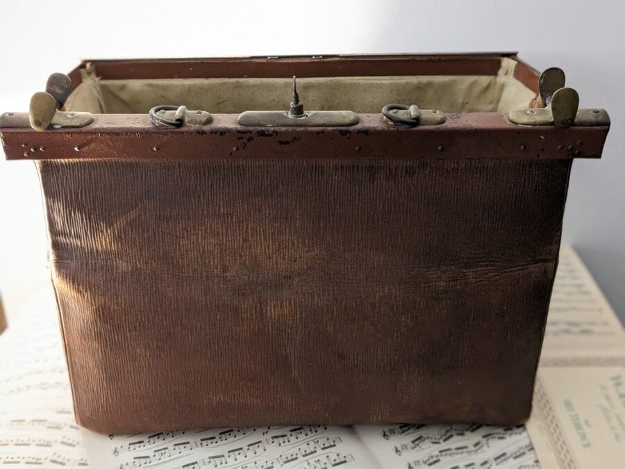 Ancienne mallette de médecin en cuir – Image 6